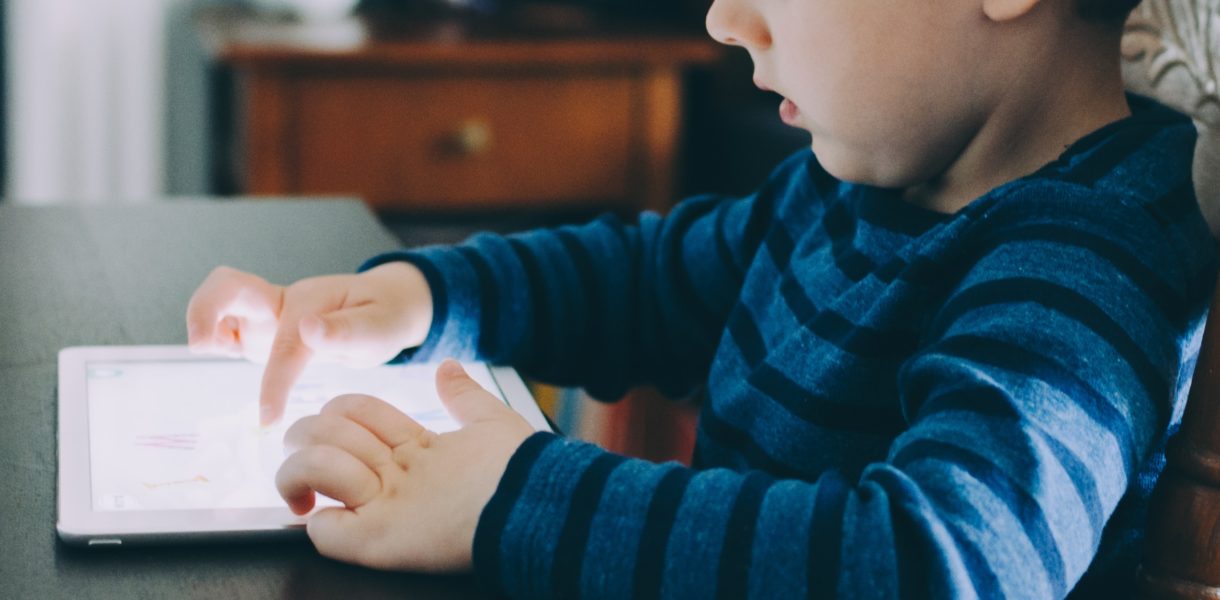 you child using ipad