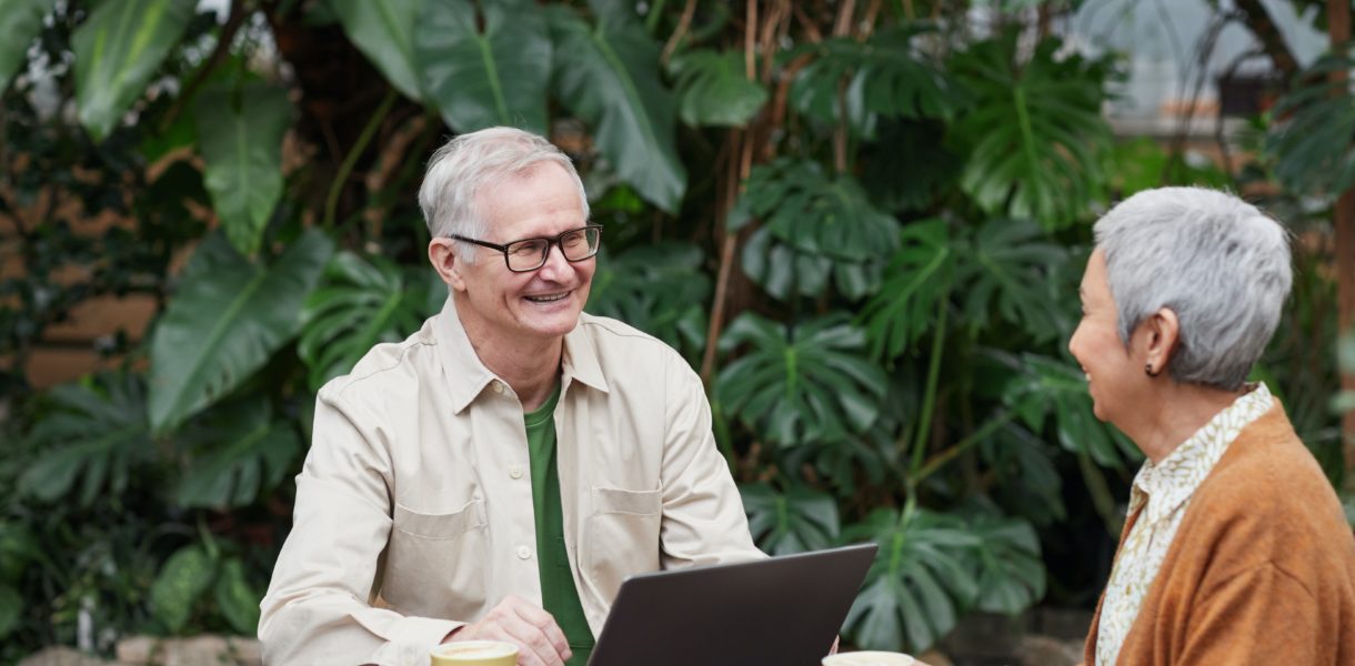 2 people talking outside using devices