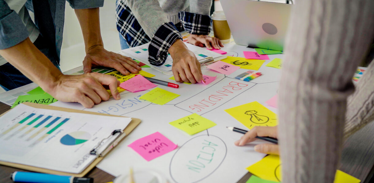 Businesspeople,Analyzing,Statistics,Financial,Concept