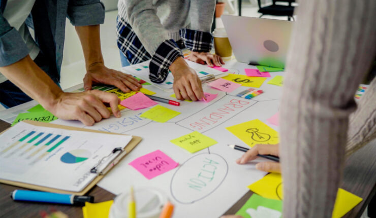 Businesspeople,Analyzing,Statistics,Financial,Concept