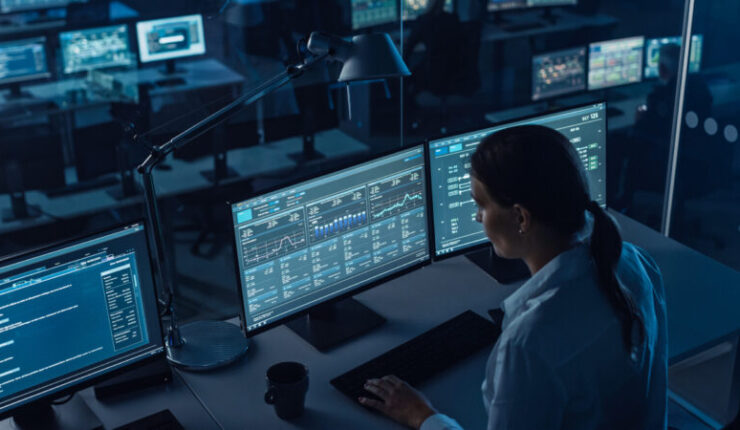 Female,Software,Engineer,Working,In,A,Modern,Monitoring,Office,With