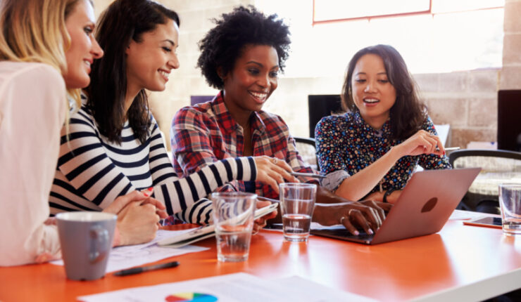 Group,Of,Female,Designers,Having,Meeting,In,Modern,Office